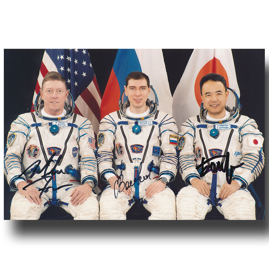 Soyuz TMA-02M – signed crewphoto